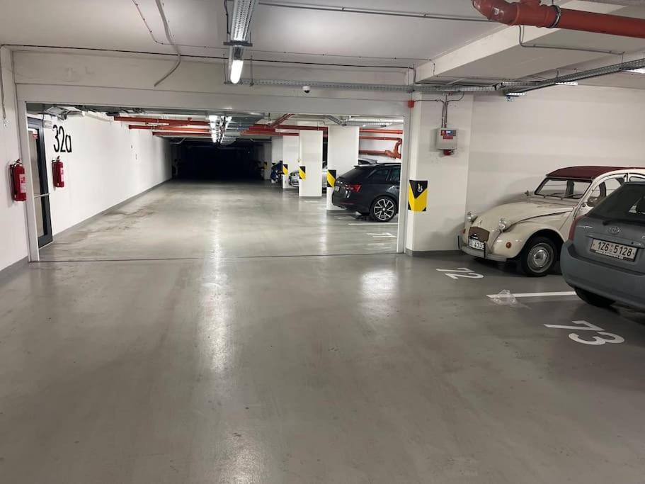 פראג Apartman Holesovice,Balkon,Garaz מראה חיצוני תמונה
